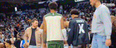 比赛规则变更引发热议!,字母哥在独行侠比赛中晋级下一阶段全场沸腾不已的简单介绍 比赛规则变更引发热议!,字母哥在独行侠比赛中晋级下一阶段全场沸腾不已的简单介绍